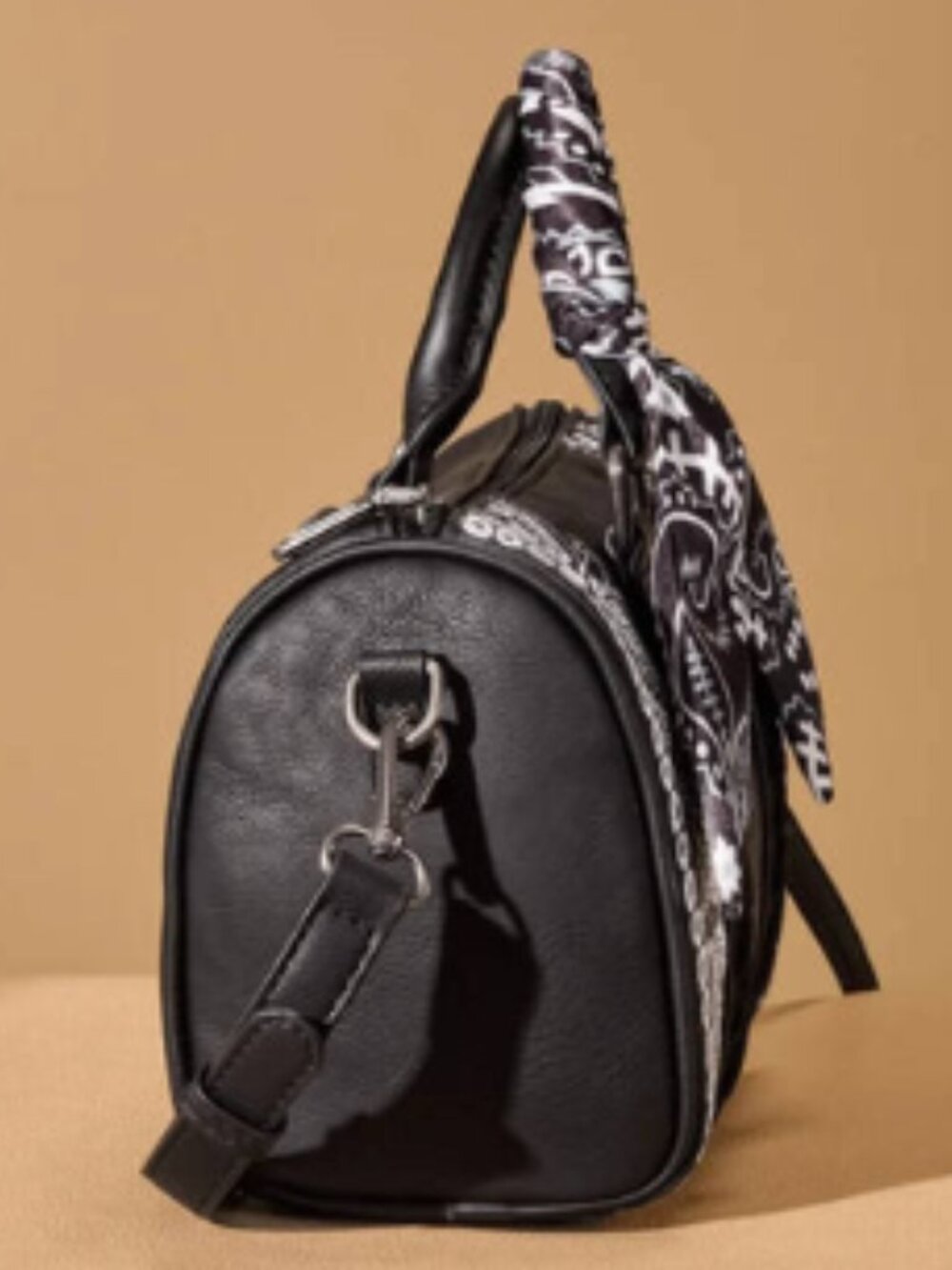 Wrangler Black Paisley Barrell Crossbody Bag NWT - Picture 2 of 4